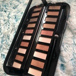 Makeover Essentials Classic 10 Eyeshadow Palette